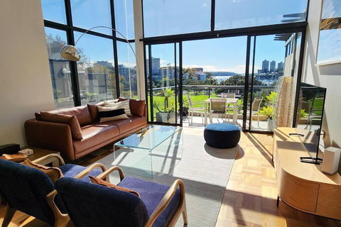 Penthouse With Private Terrace, Parking + 2 Pools - Australian Directory 0