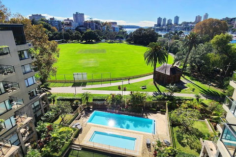 Penthouse With Private Terrace, Parking + 2 Pools - Australian Directory 3