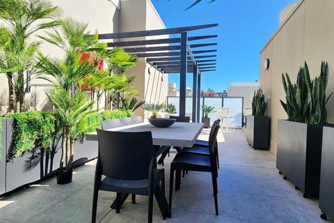 Penthouse With Private Terrace, Parking + 2 Pools - Australian Directory 1