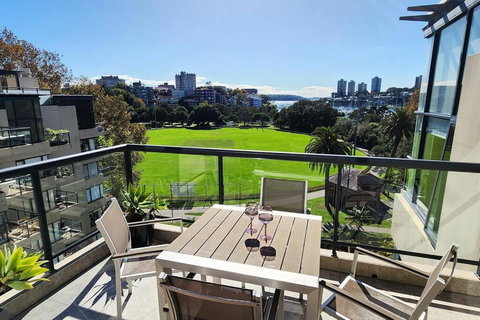 Penthouse With Private Terrace, Parking + 2 Pools - Australian Directory 2