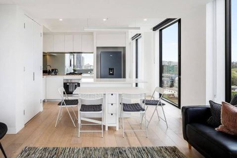 Perfect Haven In Spring Hill 2B1B And Parking - Australian Directory 1