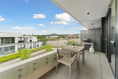 Perfect Location 1-Bed With Balcony, BBQ & Parking - Australian Directory 3