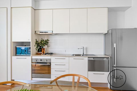 Perfect Penthouse - WiFi Included - Australian Directory 3