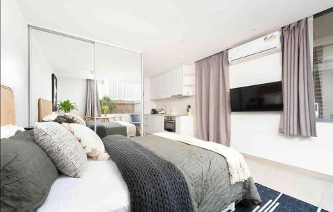PERFECT STAY 2MIN By WALK TO THE BEACH FREE PARKING - Australian Directory 1