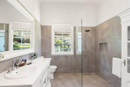 Pet Friendly Family Home In Brisbane - Relocations And Family Stays - Fast Internet - Parking - Netflix - Australian Directory 2