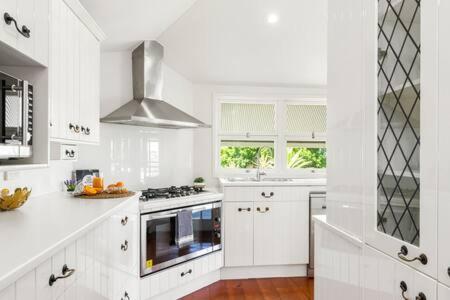 Pet Friendly Family Home In Brisbane - Relocations And Family Stays - Fast Internet - Parking - Netflix - Australian Directory 3