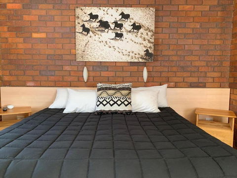 Peter Allen Motor Inn - Australian Directory 2