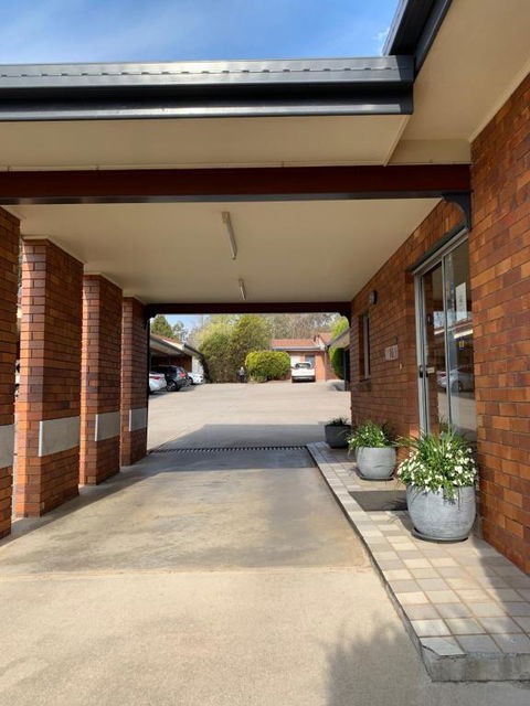 Peter Allen Motor Inn - Australian Directory 1