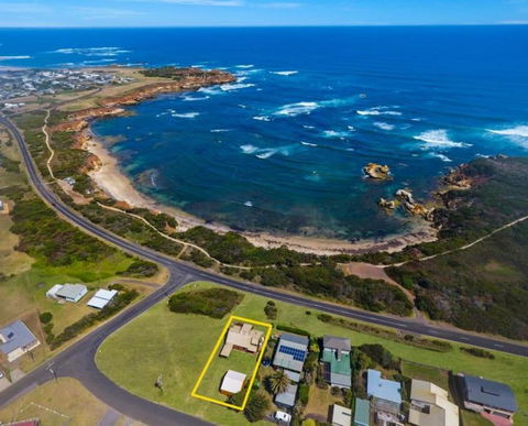 Peterborough Beach House - Australian Directory 2