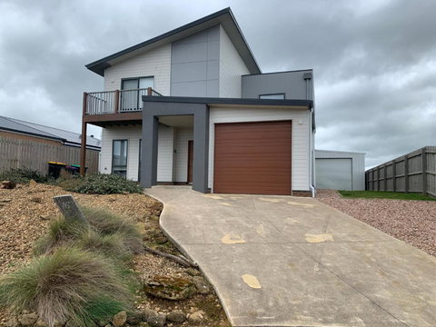 Peterborough Getaway - Australian Directory 1