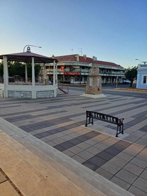 PETERBOROUGH HOTEL - Australian Directory 1