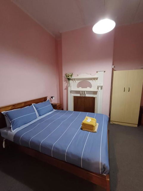 PETERBOROUGH HOTEL - Australian Directory 2