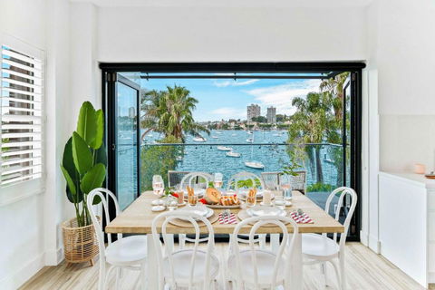 Phoenix At Palm View Collective - Australian Directory 2