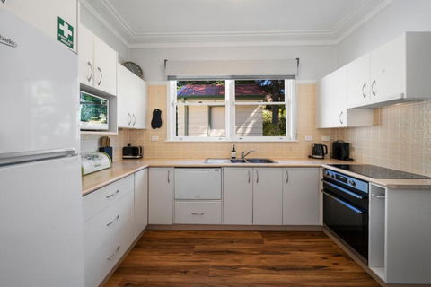 Pine Lodge - Australian Directory 2