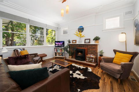 Pine Lodge - Australian Directory 1