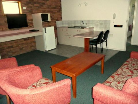 Pinnacle Holiday Lodge - Australian Directory 1
