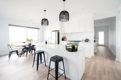 PIPER Modern Home Walk To Beach Shops Parks - Australian Directory 0