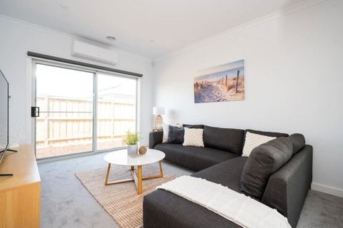 PIPER Modern Home Walk To Beach Shops Parks - Australian Directory 3