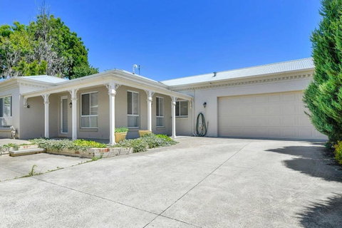 Piper St - CBD, Cosy Escape - Australian Directory 2