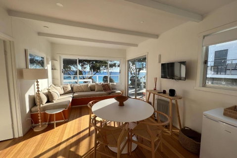 PIPI SHACK - Iconic Waterfront Shack Binalong Bay - Australian Directory 2