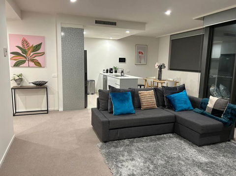 Plush Apartment On Mort - Australian Directory 0