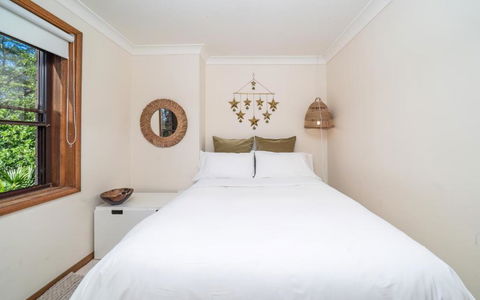 Point Clare - Relax And Unwind - Greenery & Birdsongs - Australian Directory 0