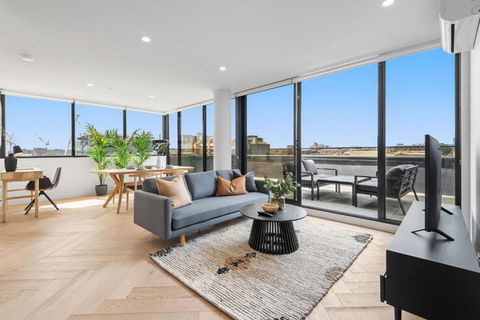 Polished 2-Bed Apartment With Gorgeous City Views - Australian Directory 0