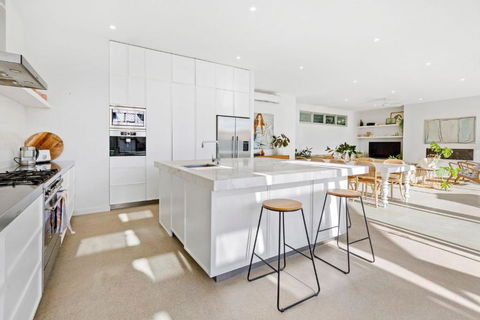 Poolside Paradise Mount Eliza - Australian Directory 1