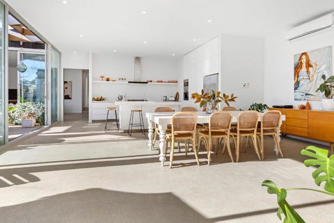 Poolside Paradise Mount Eliza - Australian Directory 2