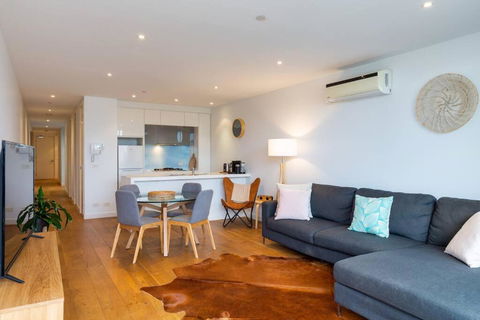 PORT MELBOURNE - A Stay At The Bay - Australian Directory 0