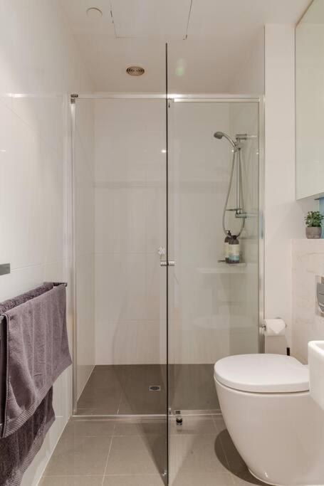 PORT MELBOURNE - A Stay At The Bay - Australian Directory 1