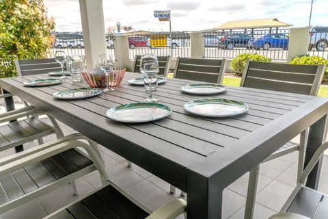 Port Vincent Seaside Apartments - Apartment 2 - Australian Directory 0