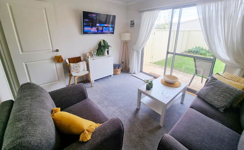 Queen Bed Apartment- No Sharing, Your Very Own Space - Australian Directory 1