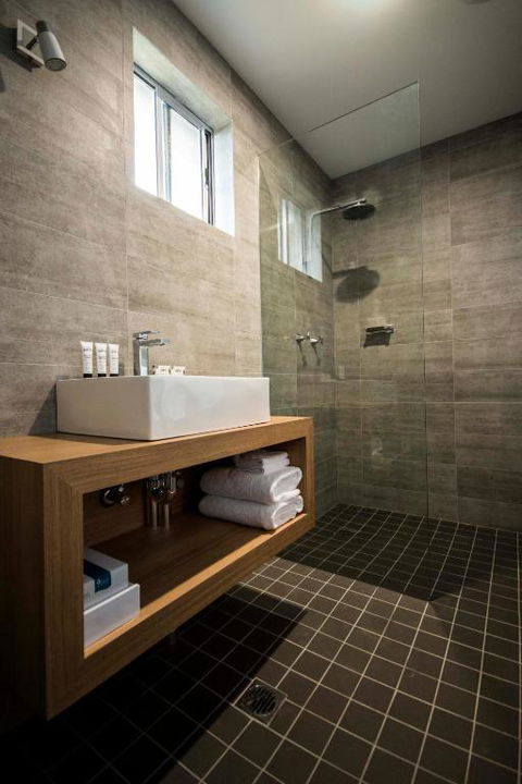Quays Hotel - Australian Directory 3