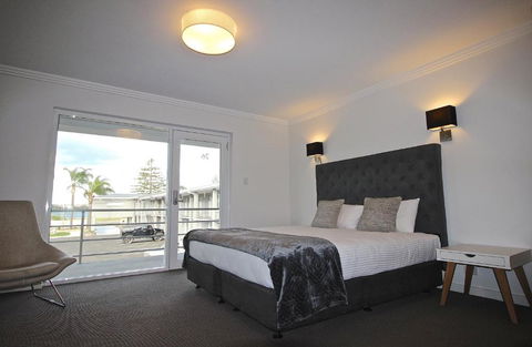 Quays Hotel - Australian Directory 0