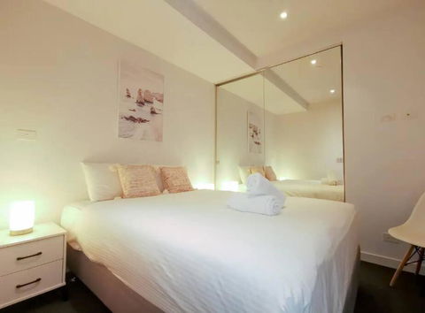 PR126-1 BR Comfy Stay Next To Station With FREE Parking - Australian Directory 0