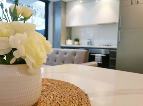 PR126-1 BR Comfy Stay Next To Station With FREE Parking - Australian Directory 1