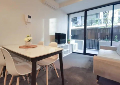PR126-1 BR Comfy Stay Next To Station With FREE Parking - Australian Directory 3