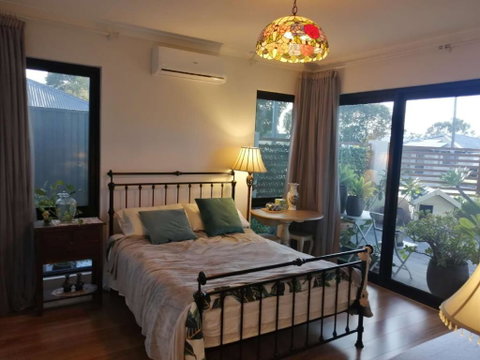 Private & Cosy! Master Bedroom In Perth With Garden View - Australian Directory 0