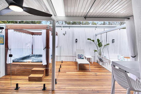 Private Outdoor Spa, Fire Pit - THE RETREAT COOLUM BEACH - Australian Directory 1