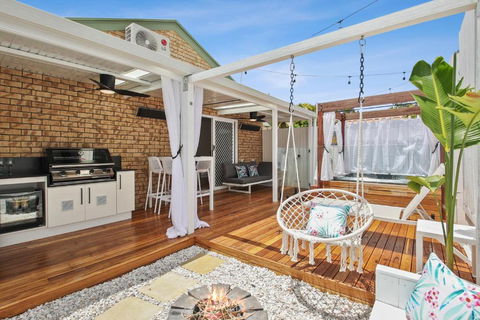Private Outdoor Spa, Fire Pit - THE RETREAT COOLUM BEACH - Australian Directory 2