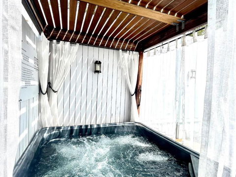Private Outdoor Spa, Fire Pit - THE RETREAT COOLUM BEACH - Australian Directory 3