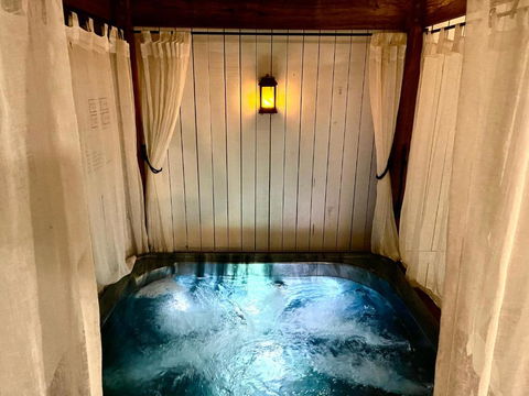 Private Outdoor Spa, Fire Pit - THE RETREAT COOLUM BEACH - Australian Directory 0