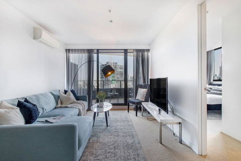 Premium Albert Park Grand Prix Apartment By Ready Set Host - Australian Directory 0
