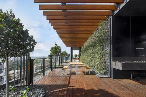 Premium Albert Park Grand Prix Apartment By Ready Set Host - Australian Directory 3