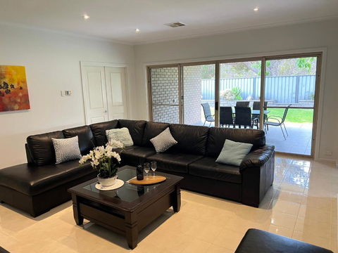 Premium Barossa Getaway - Australian Directory 1