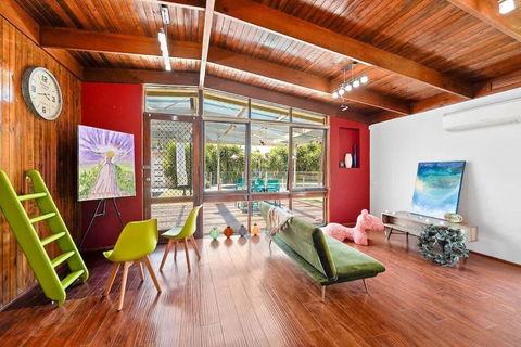 Prime Glen Huntly Beauty - 4BR Family Home W Pool - Australian Directory 3