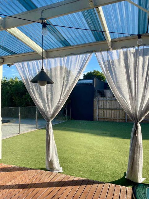 Prime Glen Huntly Beauty - 4BR Family Home W Pool - Australian Directory 0