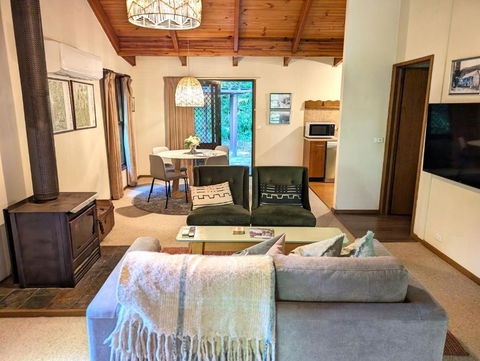 Primrose Cottage - Australian Directory 2