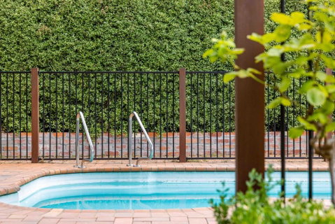 Private Pool Retreat In Watson - Australian Directory 0